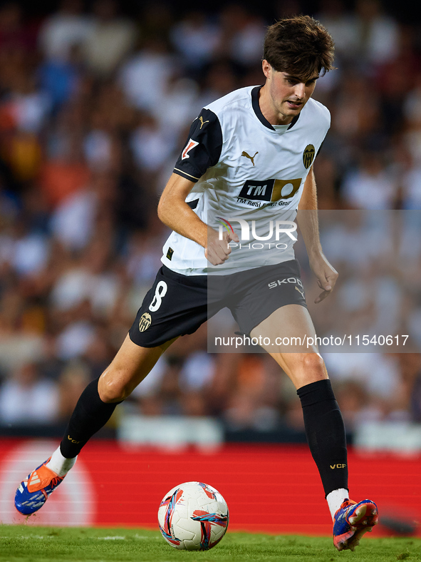 Javi Guerra of Valencia CF is in action during the LaLiga EA Sports match between Valencia CF and Villarreal CF at Mestalla stadium in Valen...