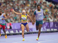 Lorena Silva Spoladore of Brazil celebrates winning gold in Women's 100m - T11 Semi-Finals during the Paris 2024 Paralympic Games at Stade d...