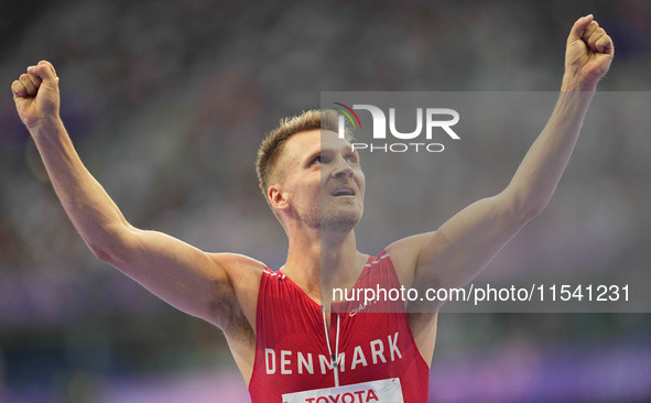 Daniel Wagner of Denmark celebrates winning silver in Men's 100m - T63 Final during the Paris 2024 Paralympic Games at Stade de France on Se...