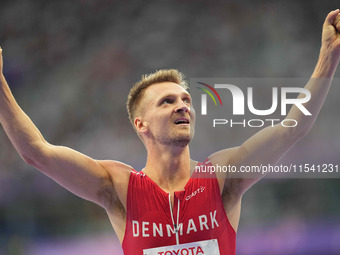 Daniel Wagner of Denmark celebrates winning silver in Men's 100m - T63 Final during the Paris 2024 Paralympic Games at Stade de France on Se...