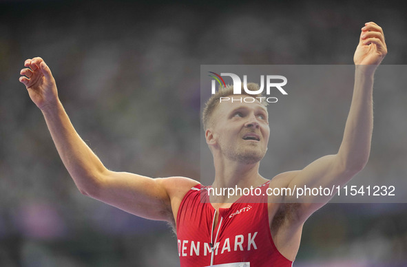 Daniel Wagner of Denmark celebrates winning silver in Men's 100m - T63 Final during the Paris 2024 Paralympic Games at Stade de France on Se...