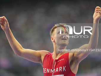 Daniel Wagner of Denmark celebrates winning silver in Men's 100m - T63 Final during the Paris 2024 Paralympic Games at Stade de France on Se...