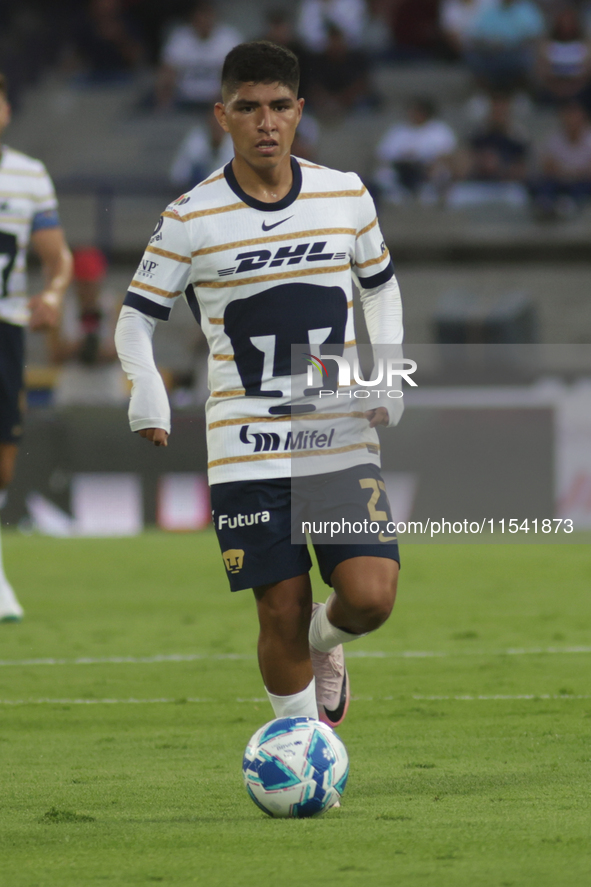 Piero Quispe #27 of Pumas controls the ball during Matchday 6 against Tigres as part of the Torneo de Apertura 2024 Liga MX at Estadio Olimp...