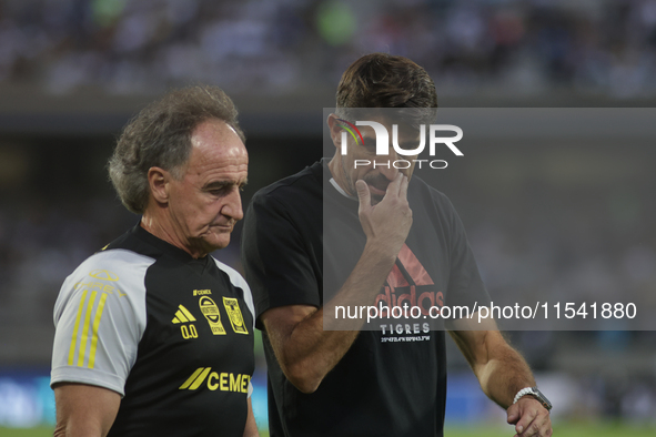 Veljko Paunovic, Head Coach of Tigres, enters the field during Matchday 6 against Pumas as part of the Torneo de Apertura 2024 Liga MX at Es...