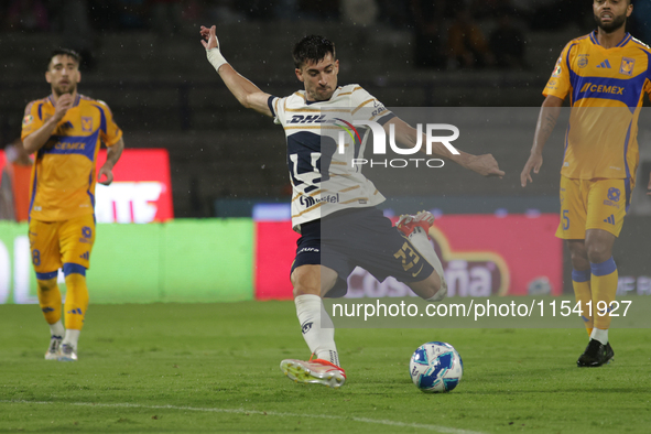 Ignacio Pussetto #23 of Pumas shoots the ball during Matchday 6 against Tigres as part of the Torneo de Apertura 2024 Liga MX at Estadio Oli...