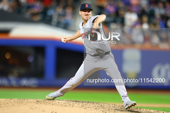 Boston Red Sox pitcher Josh Winckowski #25 throws during the sixth inning of the baseball game against the New York Mets at Citi Field in Co...