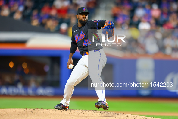 New York Mets starting pitcher Luis Severino #40 throws during the second inning of the baseball game against the Boston Red Sox at Citi Fie...