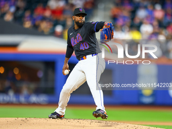 New York Mets starting pitcher Luis Severino #40 throws during the second inning of the baseball game against the Boston Red Sox at Citi Fie...