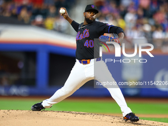 New York Mets starting pitcher Luis Severino #40 throws during the second inning of the baseball game against the Boston Red Sox at Citi Fie...