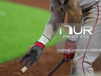 Boston Red Sox Jarren Duran #16 drops the stick while on deck during the eighth inning of the baseball game against the New York Mets at Cit...