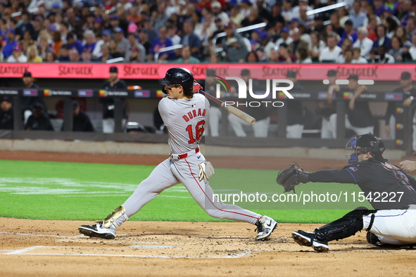 Boston Red Sox Jarren Duran #16 singles during the third inning of the baseball game against the New York Mets at Citi Field in Corona, N.Y....