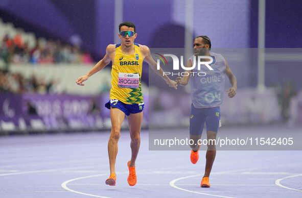 Yeltsin Jacques of Brazil celebrates winning gold in Men's 1500m - T11 Final during the Paris 2024 Paralympic Games at Stade de France on Se...