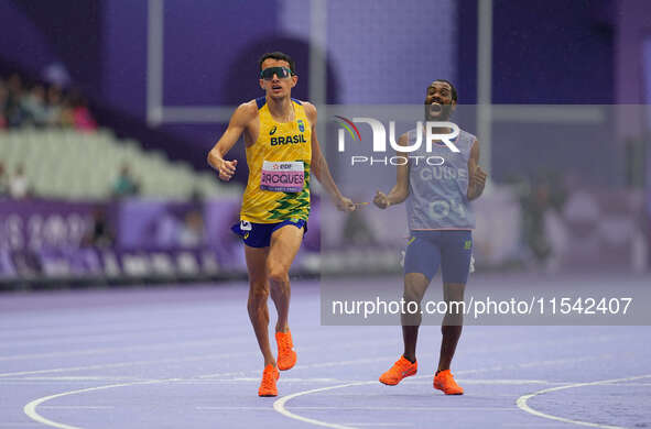 Yeltsin Jacques of Brazil celebrates winning gold in Men's 1500m - T11 Final during the Paris 2024 Paralympic Games at Stade de France on Se...