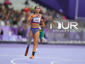 B Hatz of United States of America in action in Women's 200m - T64 Round 1 during the Paris 2024 Paralympic Games at Stade de France on Sept...