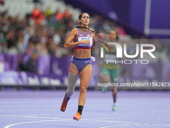 B Hatz of United States of America in action in Women's 200m - T64 Round 1 during the Paris 2024 Paralympic Games at Stade de France on Sept...