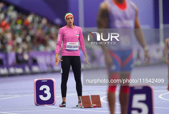 Hajar Safarzadeh Ghahderijani of Islamic Republic of Iran in action in Women's 400m - T12 Final during the Paris 2024 Paralympic Games at St...