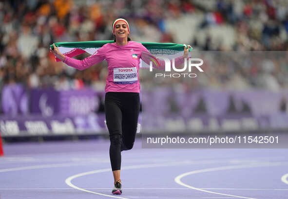 Hajar Safarzadeh Ghahderijani of Islamic Republic of Iran celebrates winning silver in Women's 400m - T12 Final during the Paris 2024 Paraly...