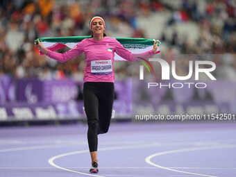 Hajar Safarzadeh Ghahderijani of Islamic Republic of Iran celebrates winning silver in Women's 400m - T12 Final during the Paris 2024 Paraly...