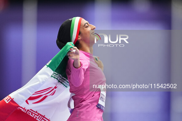 Hajar Safarzadeh Ghahderijani of Islamic Republic of Iran celebrates winning silver in Women's 400m - T12 Final during the Paris 2024 Paraly...