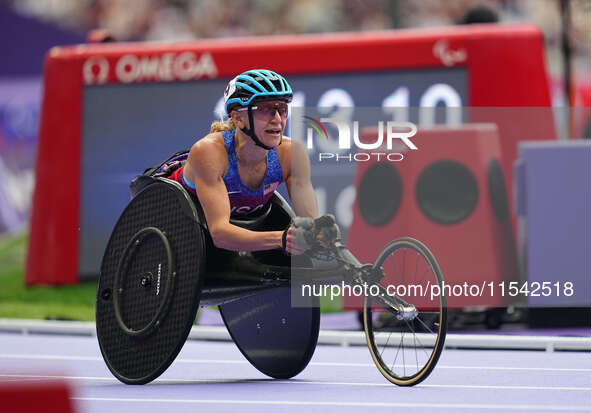 Susannah Scaroni of United States of America celebrates winning bronze in Women's 1500m - T54 Final during the Paris 2024 Paralympic Games a...