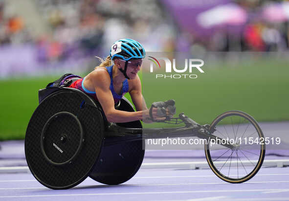 Susannah Scaroni of United States of America celebrates winning bronze in Women's 1500m - T54 Final during the Paris 2024 Paralympic Games a...