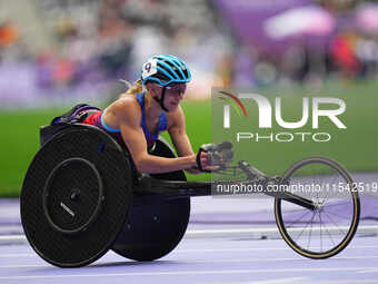 Susannah Scaroni of United States of America celebrates winning bronze in Women's 1500m - T54 Final during the Paris 2024 Paralympic Games a...