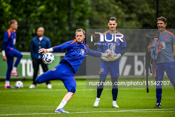 Netherlands goalkeepers Mark Flekken and Nick Olij during the training and press conference for the Netherlands Nations League season 2024-2...