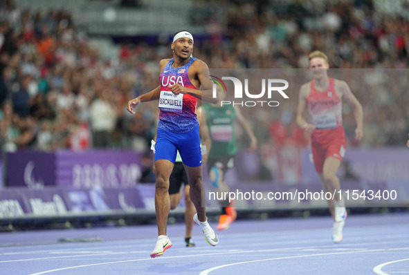 Jaydin Blackwell of United States of America celebrates winning gold in Men's 400m - T38 Final during the Paris 2024 Paralympic Games at Sta...