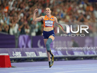 Kimberly Alkemade of Netherlands celebrates winning gold in Women's 200m - T64 Final during the Paris 2024 Paralympic Games at Stade de Fran...