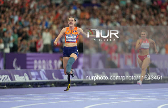 Kimberly Alkemade of Netherlands celebrates winning gold in Women's 200m - T64 Final during the Paris 2024 Paralympic Games at Stade de Fran...