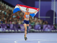 Kimberly Alkemade of Netherlands celebrates winning gold in Women's 200m - T64 Final during the Paris 2024 Paralympic Games at Stade de Fran...