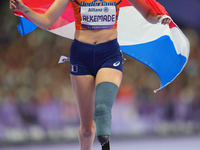 Kimberly Alkemade of Netherlands celebrates winning gold in Women's 200m - T64 Final during the Paris 2024 Paralympic Games at Stade de Fran...