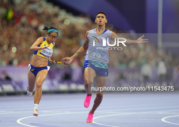 Jerusa Geber Dos Santos of Brazil celebrates winning gold in Women's 100m - T11 Final during the Paris 2024 Paralympic Games at Stade de Fra...