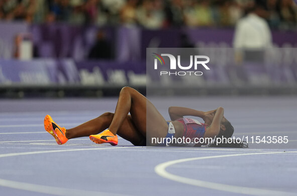 Kym Crosby of United States of America on the ground in Women's 100m - T13 Final during the Paris 2024 Paralympic Games at Stade de France o...