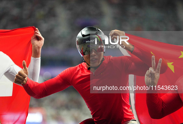 Hua Jin of People's Republic of China celebrates winning gold in Men's 1500m - T54 Final during the Paris 2024 Paralympic Games at Stade de...