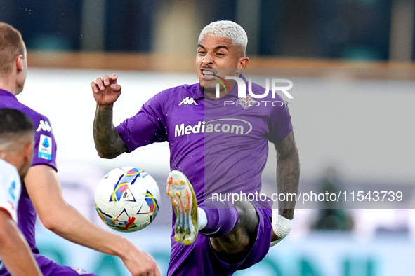 Dodo of ACF Fiorentina controls the ball during the Serie A Enilive match between ACF Fiorentina and AC Monza at Stadio Artemio Franchi on S...