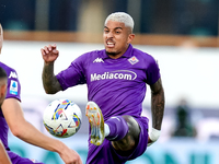 Dodo of ACF Fiorentina controls the ball during the Serie A Enilive match between ACF Fiorentina and AC Monza at Stadio Artemio Franchi on S...