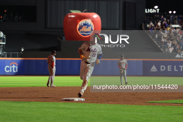 Pete Alonso #20 of the New York Mets rounds the bases after homering during the eighth inning of the baseball game against the Boston Red So...