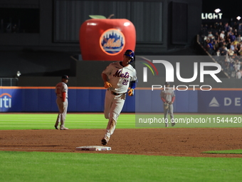 Pete Alonso #20 of the New York Mets rounds the bases after homering during the eighth inning of the baseball game against the Boston Red So...