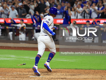 Jeff McNeil #1 of the New York Mets scores from second base during the eighth inning of the baseball game against the Boston Red Sox at Citi...