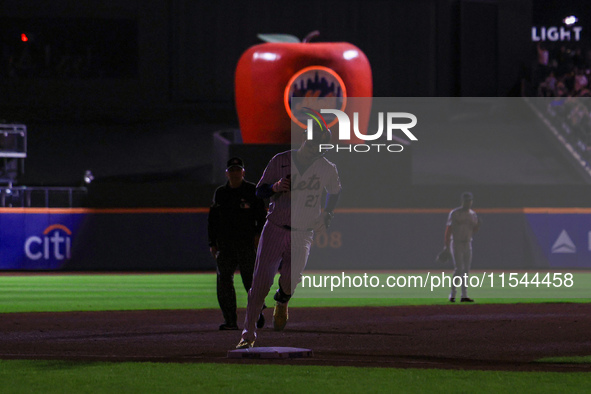 Mark Vientos #27 of the New York Mets rounds the bases after homering during the seventh inning of the baseball game against the Boston Red...