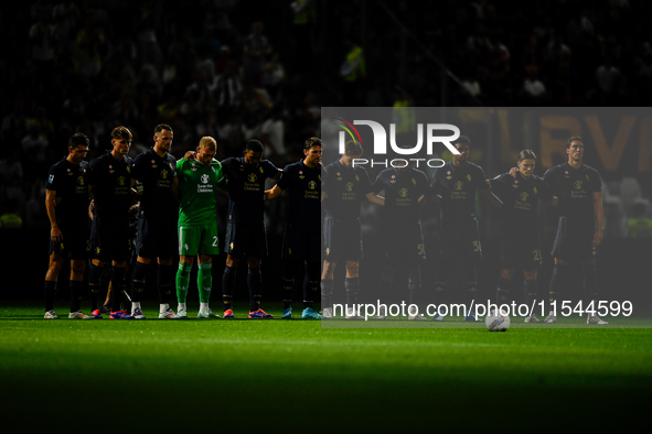 Juventus observe a minute of silence before the Serie A match between Juventus FC and AS Roma at Allianz Stadium in Turin, Italy, on Septemb...