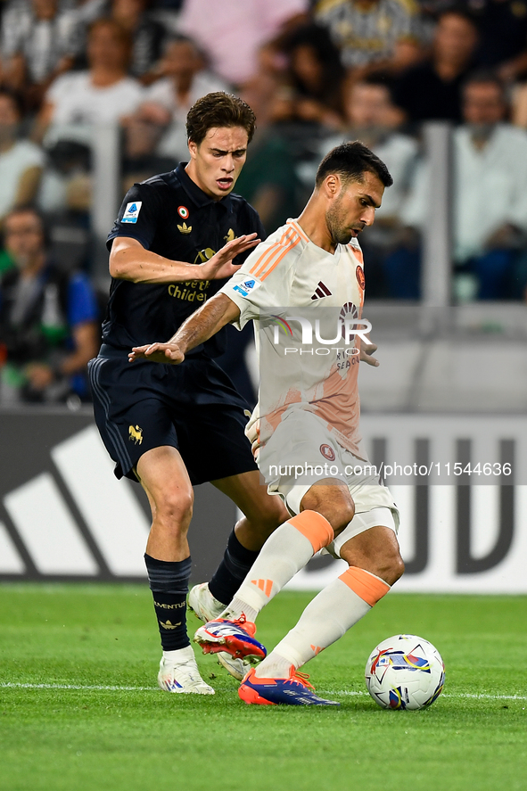 Kenan Yildiz of Juventus contends the ball with Bryan Cristante of AS Roma during the Serie A match between Juventus FC and AS Roma at Allia...