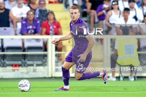 Pietro Comuzzo of ACF Fiorentina in action during the Serie A Enilive match between ACF Fiorentina and AC Monza at Stadio Artemio Franchi on...