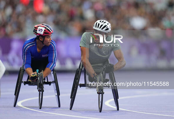 Adbulrahman Alqurashi of Saudi Arabia celebrates winning gold in Men's 100m - T53 Final during the Paris 2024 Paralympic Games at Stade de F...