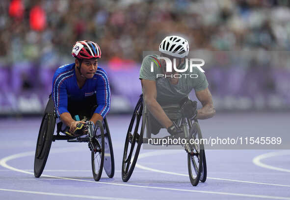 Adbulrahman Alqurashi of Saudi Arabia celebrates winning gold in Men's 100m - T53 Final during the Paris 2024 Paralympic Games at Stade de F...