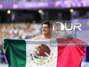 Juan Pablo Cervantes Garcia of Mexico celebrates winning gold in Men's 100m - T54 Final during the Paris 2024 Paralympic Games at Stade de F...