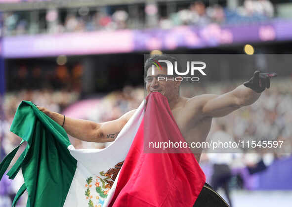 Juan Pablo Cervantes Garcia of Mexico celebrates winning gold in Men's 100m - T54 Final during the Paris 2024 Paralympic Games at Stade de F...