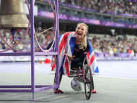 Samantha Kinghorn of Great Britain celebrates winning gold in Women's 100m - T53 Final during the Paris 2024 Paralympic Games at Stade de Fr...