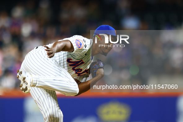 New York Mets relief pitcher Huascar Brazoban #43 throws during the sixth inning of the baseball game against the Boston Red Sox at Citi Fie...